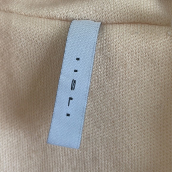 IISLI gorgeous cream colored woven wool knit fitted jacket - Picture 2 of 9